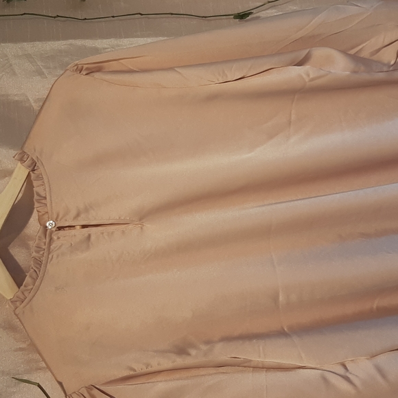 SuzyShier Blouse - Picture 4 of 4